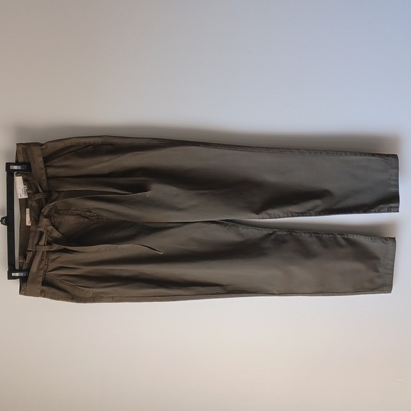 SO olive green "High-Rise Mom Pant".  Light weight casual pants.  Size 11.  NWT - Picture 1 of 15